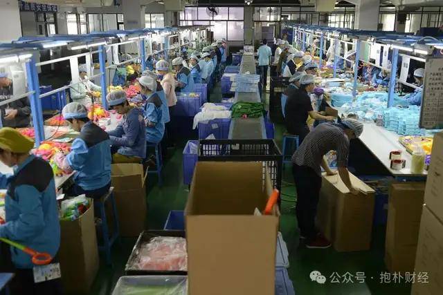 杭州西湖银泰迎来周洋霞全国首家非遗国金宝藏馆